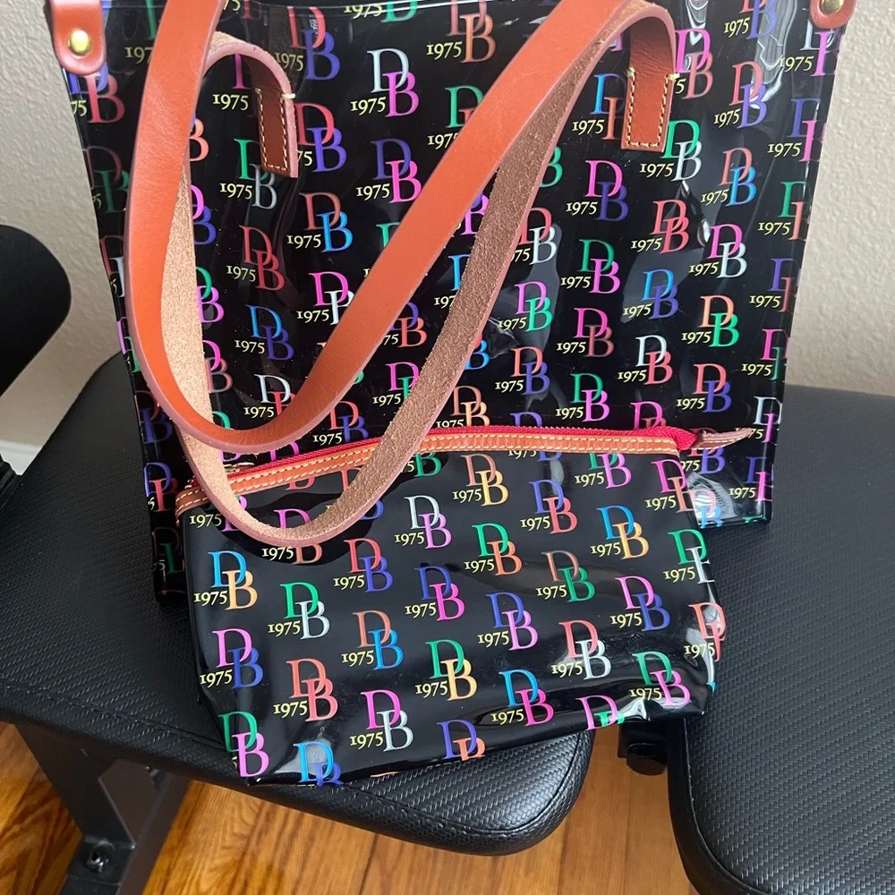 Dooney & Bourke set - Picture 10 of 16